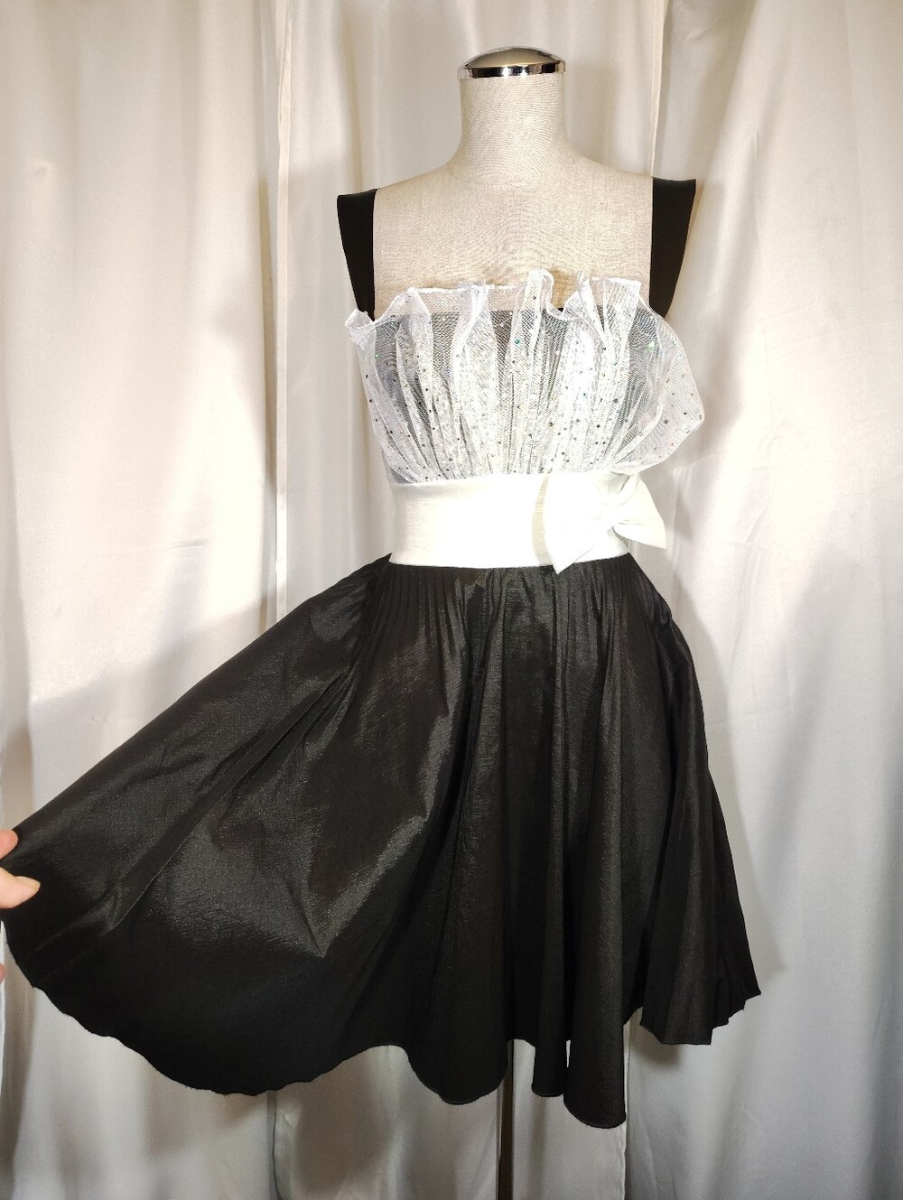 FE USA Vintage Fit+ Flare Formal, white Sparkle bust satin sash, Blak Satin, S